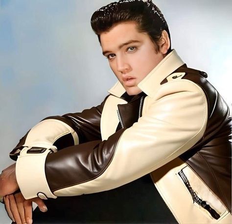 Elvis Presley 50s, Elvis Style, King Elvis Presley, Young Elvis, Elvis Presley Images, Forever Mine, Elvis Presley Pictures, Elvis Presley Photos, King Of My Heart