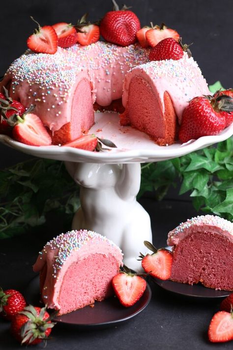 Strawberry Pound Cake with Strawberry Cream Cheese Glaze - Snowflakes & Coffeecakes Cooking School Strawberry Cream Cheese Pound Cake, Strawberry Bundt Cake, Blue Ribbon Award, Pound Cake Glaze, Coconut Cream Cake, Strawberry Pound Cake, Sweet Whipped Cream, Pistachio Butter, Cake With Strawberry