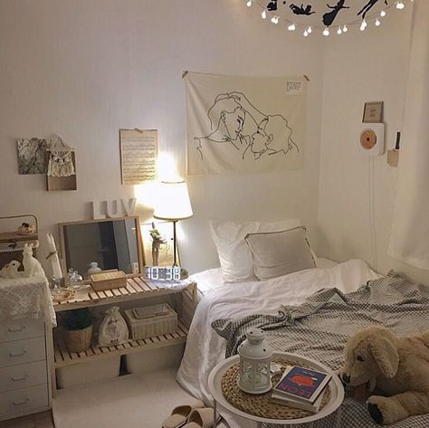 See how to give the rooms in your home a boost with DIY decorating projects from repurposed items, or how to use what you already own to create a brand. .  #roomdecor2015 Minimalist Dekor, Deco Studio, Dorm Room Essentials, Minimalist Room, Room Essentials, Decor Minimalist, Aesthetic Bedroom, Dream Rooms, Room Aesthetic