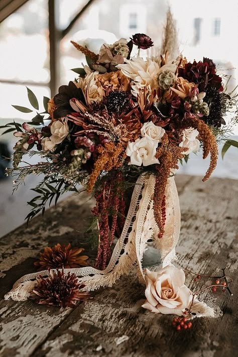 Emily and Derek's 'Rustic Romance' Fall Farm Wedding by Tori Kelner Photography - Boho Wedding Blog Fab Mood, Mood Wedding, Rustic Mountain Wedding, Rustic Wedding Colors, Fall Farm, Nature Fall, Autumnal Wedding, Autumn Weddings, Rustic Romance