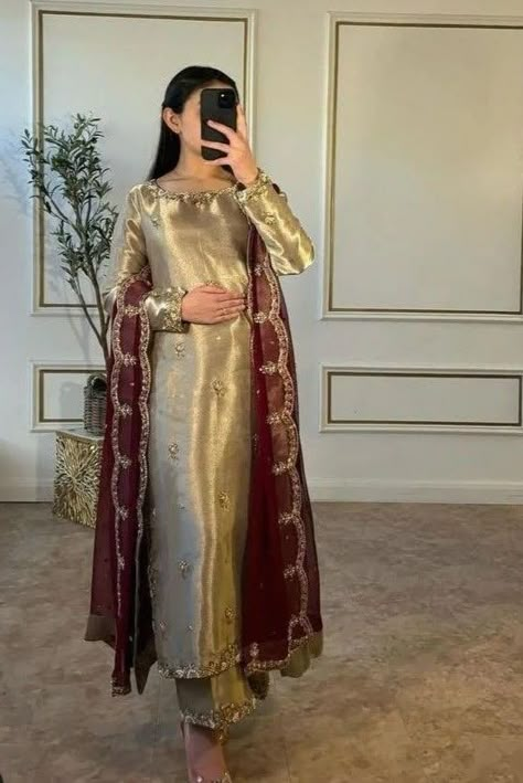 Shadi Dresses, Velvet Dress Designs, Latest Bridal Dresses, Dress Book, Pakistani Wedding Outfits, Pakistani Fancy Dresses, Desi Fashion Casual, Beautiful Pakistani Dresses, Fancy Dresses Long