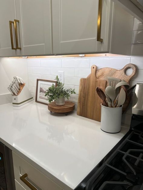 Kitchen Counter Decor Aesthetic, Farmhouse Countertops Decor, Countertop Decor Ideas Corner, Modern Boho Kitchen Counter Decor, Kitchen Counter Decor Modern Farmhouse, Picture On Countertop, Small Apt Kitchen Decor Ideas, Kitchen Small Decor, Farmhouse Apartment Aesthetic