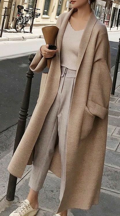 Long Oversized Cardigan, Trendy Winter Fashion, Khaki Coat, Fall Fashion Coats, Trendy Winter, Mode Casual, Meryl Streep, Elle Fanning, Mode Inspo