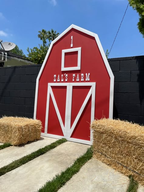 Barn Door Photo Backdrop, Farm Backdrop Barnyard Party, Diy Barn Backdrop, Barn Backdrop Birthday, Farmhouse Backdrop, Rodeo Backdrop, Barnyard Backdrop, Barn Door Backdrop, Farm Baby Shower Theme