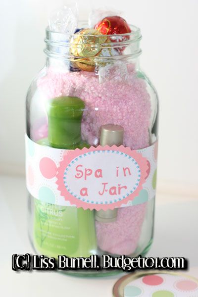 DIY Holiday Spa Jar Gift Idea ... In need of a little pampering, or know someone who is? Here's a super easy, inexpensive, yet very well received jar gift idea suitable for many ages. This lovely spa jar contains . . . a wide variety of spa items. Great list of filler ideas for your spa jar! Make it festive, and don't forget the chocolate! Diy Mason Jar Christmas Gifts, Spa In A Jar, Jar Christmas Gifts, Busy Calendar, Mason Jar Christmas Gifts, Mason Jar Christmas, Natural Body Lotion, Diy Mason Jar, Sewing Projects Clothes