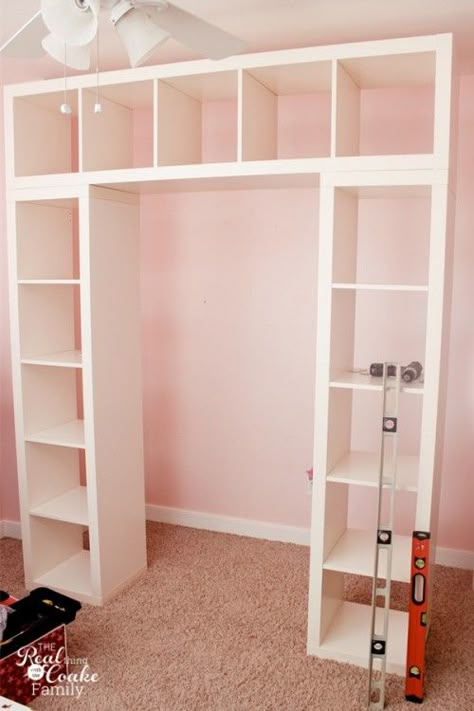 IKEA Expedit hack - I'd use this in a closet, with clothes rails in between the shelves & crown molding at the top to make it look built in Ikea Expedit Hack, Shelves Bookshelves, Koti Diy, Ikea Expedit, Ikea Desk, Decor Eclectic, Storage Closet, Kallax Ikea, Closet Shelves