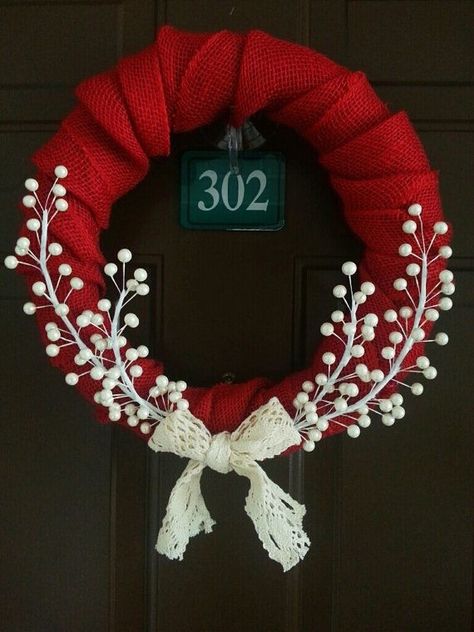 Christmas Wreath Decor, Calendar Advent, Red Wreath, Easy Christmas Wreaths, Christmas Decorations Wreaths, Diy Fall Wreath, Christmas Wreaths To Make, Christmas Wreaths For Front Door, Pretty Christmas