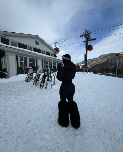 Cabin Trip Aesthetic, Cabin Trip, Trip Aesthetic, Vacation Aesthetic, Aesthetic Black, Winter Vacation, Winter Travel, Nicki Minaj, Audrey Hepburn