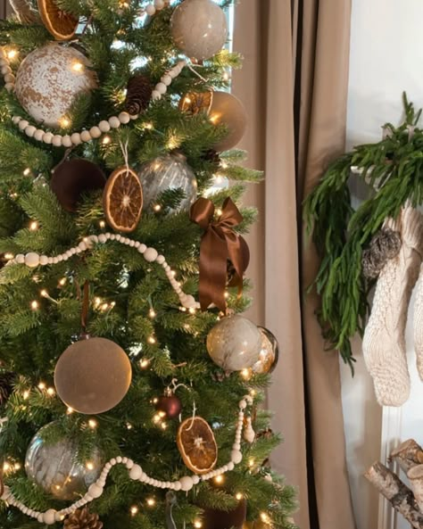 LIVING ROOM HOLIDAY INSPO🤎🎄Welcome October and happy Tuesday friends. These are some stills from last year Christmas Decor… 🚨Link in bio to SHOP . . . #christmas2024 #livingroomdesign #brownchristmas #holidaydecorating #christmasmantle #christmastree #livingroominspiration #navidad Christmas Decor Ideas | Brown Christmas Decor | Styling my Living Room for Christmas | Holiday Mantle Inspiration | Neutral Christmas Tree Green Black And Bronze Christmas Tree, Green Brown And Beige Christmas Tree, Brown Green Red Christmas Tree, Earth Toned Christmas Tree, Copper And Brown Christmas Tree, Dark Green And Brown Christmas Tree, Olive Christmas Decor, Chocolate Brown Christmas Tree, Earthy Christmas Tree Decorations