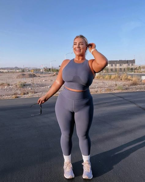 Plus Size Gym Outfits, Plus Size Athletic Wear, Gym Short Outfits, Work Out Outfits, Modest Gym, Modele Fitness, Gymwear Outfits, Gym Crush, Bodysuit Outfit