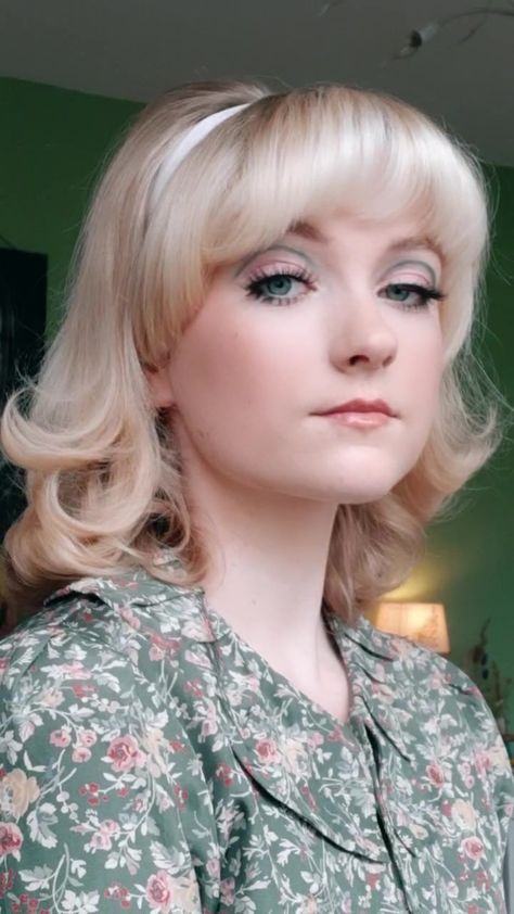 60s Hair Blonde, 60s Curls Short Hair, 50s Blonde Hairstyles, 60s Hair Women, 1960 Hairstyles Women, 1960 Hairstyles Short, 1950s Hair Styles Women, Hairstyles From The 60s, Retro Hairstyles With Bangs