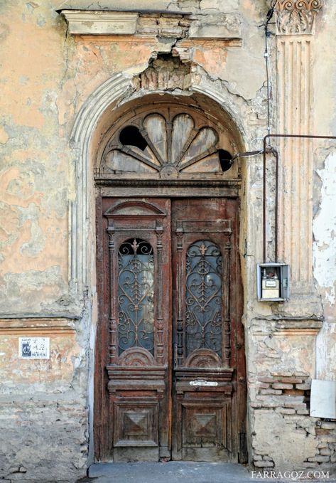 Authentic Patina on Wooden Architectural Features (Part3) – FARRAGOZ Victorian Doors Front Entrance, Old Buildings Architecture, Doors Aesthetic, Aesthetic Doors, Door Reference, Interesting Door, Fancy Doors, Fancy Door, Door With Window