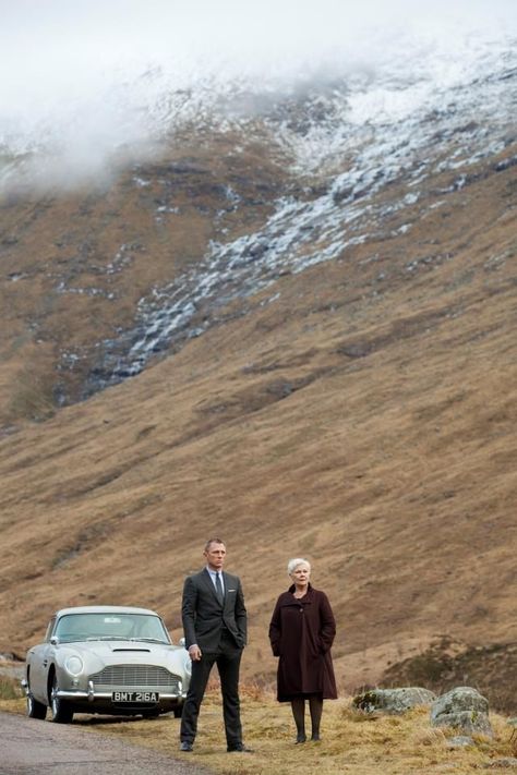 Scotland James Bond Skyfall, 007 Casino Royale, Jamesbond 007, Bond Style, James Bond Style, Daniel Craig James Bond, Bond Cars, Aston Martin Db5, Tony Award