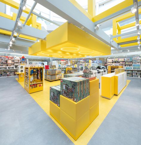 Chain+Siman designs a vivid, column-free LEGO store in Guadalajara, Mexico Interactive Retail, Free Lego, Lego Store, Design Guidelines, Urban Furniture, Brick Design, Architecture Office, Retail Space, Flagship Store