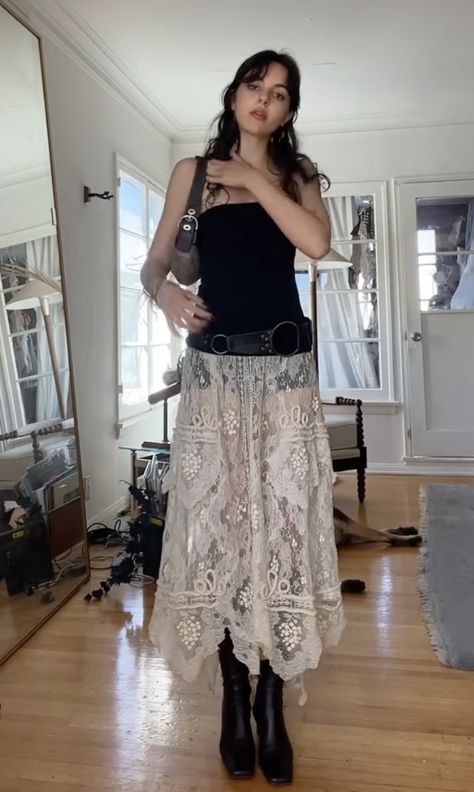 Long Skirt Date Outfit, Lacy Skirt Outfit, Black Layered Skirt Outfit, Lace Outfits Aesthetic, How To Style A Lace Skirt, Lace Fashion Runway, Velvet Corset Top Outfit, Lace Dress Outfit Casual, Lace Clothes Aesthetic