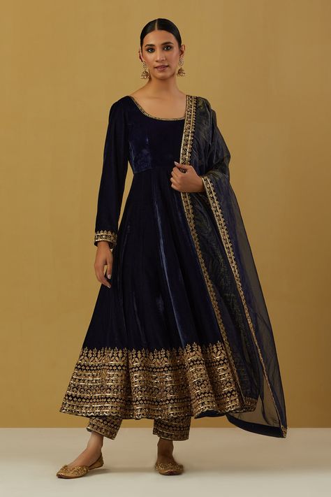 Shop for these amazing collections of Blue Velvet Silk Plain Floral Scallop Neck Anarkali Pant Set For Women by Ikshita Choudhary online at Aza Fashions. Suit Designs Indian Style Anarkali, Velvet Anarkali Dresses, Suits For Women Indian Anarkali, Velvet Plain Suit Design, Velvet Anarkali Suits Party Wear, Velvet Salwar, Velvet Kurtis, Brown Suits Women's Indian, Velvet Outfits For Women Indian