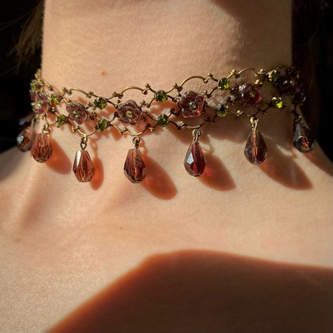 Flowers gems wire purple brown beads choker necklace neck skin soft green cottage core creative Hozier Jewelry, Dark Beaded Jewelry, Beaded Chocker Ideas, Whimsigoth Necklace, Dark Academia Necklace, 70s Necklace, Dark Academia Jewelry, Diy Choker Necklace, Ethereal Jewelry