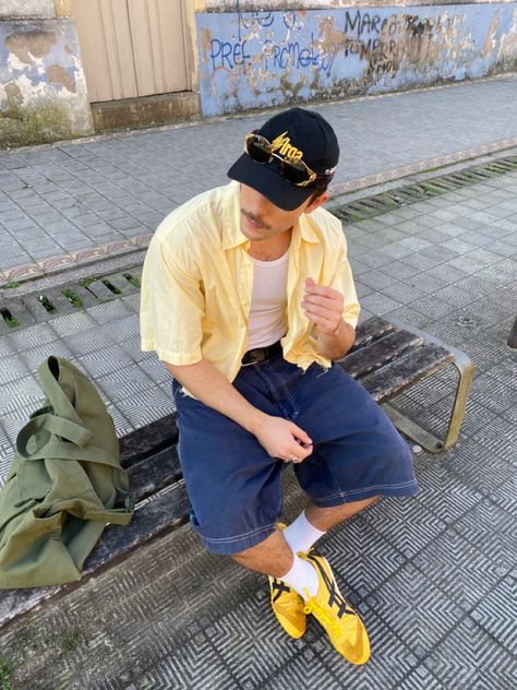 Onitsuka Tiger Kill Bill Outfit Men, Onitsuka Kill Bill Outfit Men, Kill Bill Onitsuka Tiger Outfit, Asics Onitsuka Tiger Outfit, Mexico 66 Onitsuka Outfit, Outfits Jorts, Onitsuka Tiger Outfit, Yellow Shoes Outfit, Eurotrip Outfits