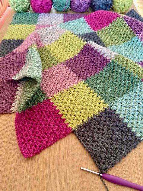 Crochet Patchwork Squares, Crochet Swirl, Crochet Patchwork Blanket, Patchwork Squares, Scrap Yarn Crochet, Crochet Square Blanket, شال كروشيه, Granny Square Crochet Patterns Free, Patchwork Blanket