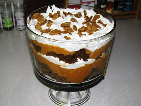 Pumpkin Gingerbread Trifle Pumpkin Triffle, Trifle Recipes Chocolate, Desserts Trifle, Triffle Recipe, Gingerbread Trifle, Pumpkin Trifle, Pumpkin Truffles, Pumpkin Gingerbread, Paula Dean