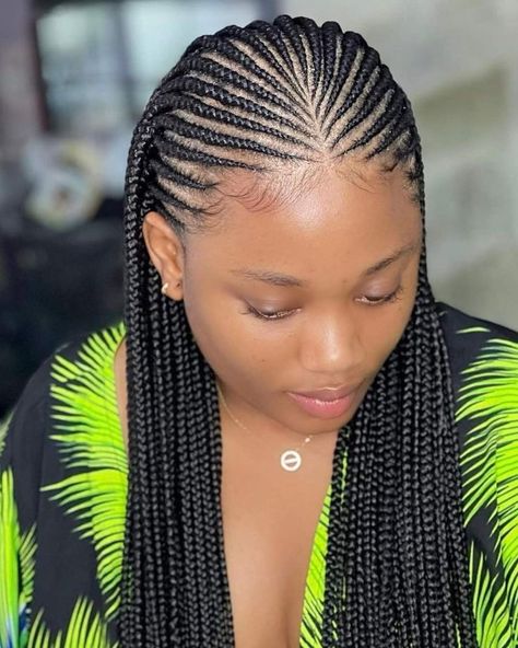 Small Fulani Braids Hairstyles, Simple Fulani Braids Hairstyles Designs, Corn Rows And Box Braids Hairstyles, Fulani Braids Hairstyles Designs Short, Simple Fulani Braids With Design, Simple Fulani Braids Hairstyles, Braided Cornrow Hairstyles 2023, Cornrows Braids For Black Women Protective Styles, Medium Cornrows Braids