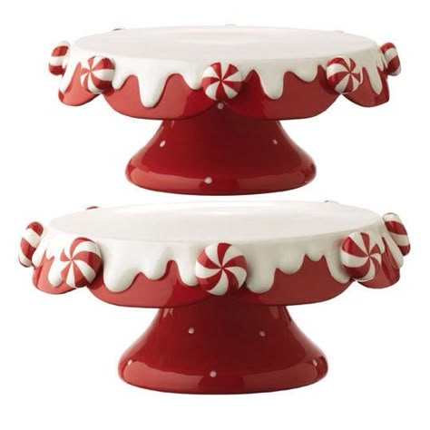 Red And White Cake, Vintage Christmas Kitchen, White Cake Stand, White Cake Recipes, Cake Carriers, Kitchen Organizing Ideas, Peppermint Cake, Christmas Pottery, Cake Stand Set