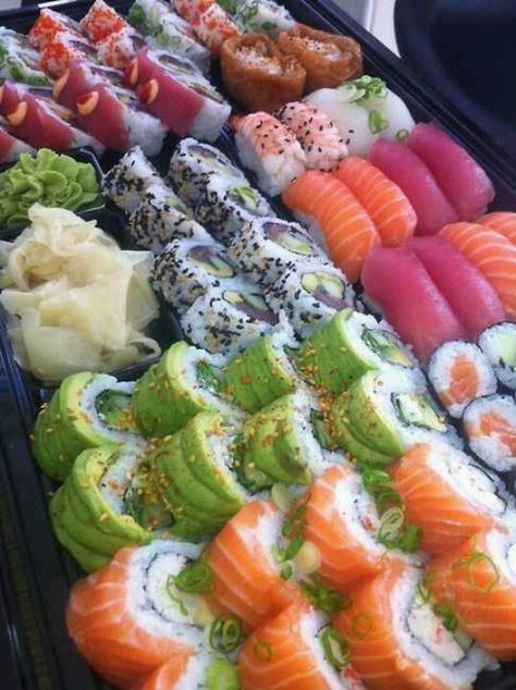 .sushi!  Everything except the cephalopods!  All of the sushi and the sashimi! Koreansk Mad, Types Of Sushi, God Mat, Sushi Recipes, Think Food, Food Obsession, Bento Box, Pretty Food, Food Cravings