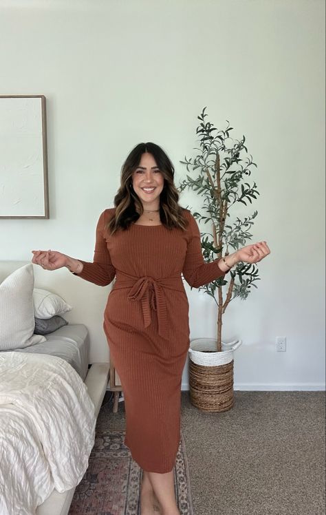 Flattering dress for midsize apple shape Dress Midsize Women, Sweater Dress For Apple Shape, Apple Shape Outfits Midsize, Fall Dresses Midsize, Midsize Work Wear, Flattering Midsize Outfits, Midsize Apple Shape Outfits, Midsize Apple Shape Fashion, Midsize Fashion Fall 2023