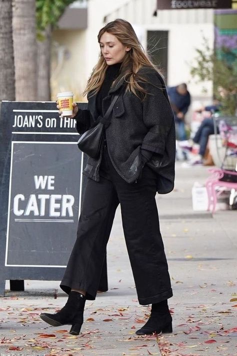 #olsen #elizabetholsen #streetstylefashion Elizabeth Olsen Style, Ashley Olsen, Mia 3, Marvel Women, Street Style Winter, Winter Outfits For Work, Celebrity Street Style, Fashion Weeks, Alexa Chung