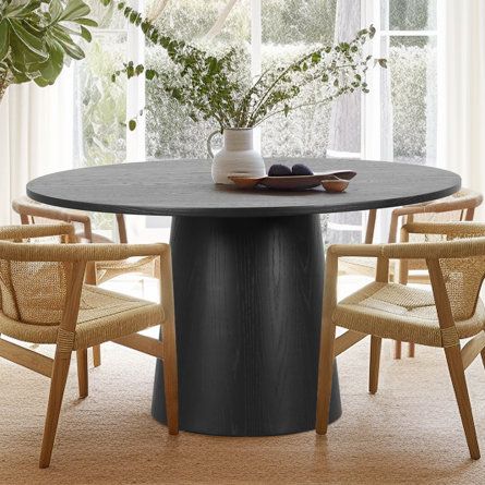 Black Table Light Wood Chairs, Black Round Table And Chairs, Circle Kitchen Table Black, Black Round Dining Table Decor Ideas, Modern Circle Dining Table, Black Table Wood Chairs, Black Dining Table Styling, Round Black Kitchen Table, Black Round Table Dining