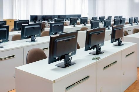 School Computer Lab Design, Computer Lab Design, School Computer Lab, Computer Lab Classroom, Tech Room, School Computers, Computer Class, It Training, White Desk