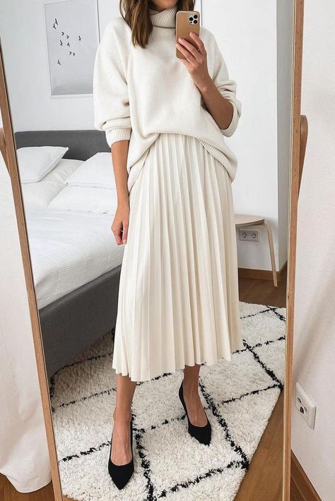 Country Club Attire, Pleated Skirt Outfits, Mode Ab 50, White Skirt Outfits, Club Attire, Pleated Skirt Outfit, White Pleated Skirt, Rock Outfit, Streetwear Mode