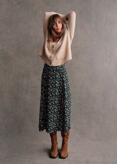 Tabata Skirt - Navy Miranda print - Viscose - Sézane Dark Floral Midi Skirt Outfit, Everyday Feminine Style, Cute But Comfortable Outfits, Subtle Elegant Outfit, Practical Teacher Outfits, Nancy Drew Fashion, Classic Boho Outfits, Women Winter Skirt Outfits, 2025 Boho Fashion