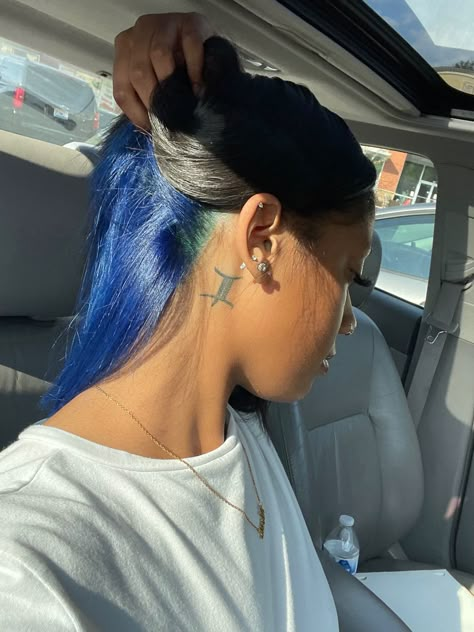 Blue Natural Hair, Peekaboo Hair Colors, Dyed Hair Ideas, Hair Stripes, Skunk Stripe, Dyed Hair Blue, Color For Black Hair, Peekaboo Hair, Cute Hair Colors