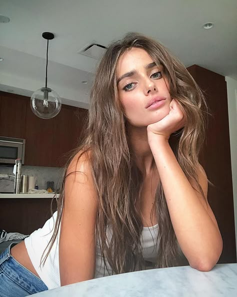 Taylor Hill on Instagram: “Hey 👋” Taylor Hill Style, Taylor Marie Hill, Ombré Hair, Taylor Hill, Victoria Secret Angels, Messy Hairstyles, Beauty Inspiration, Brunettes, Hair Goals