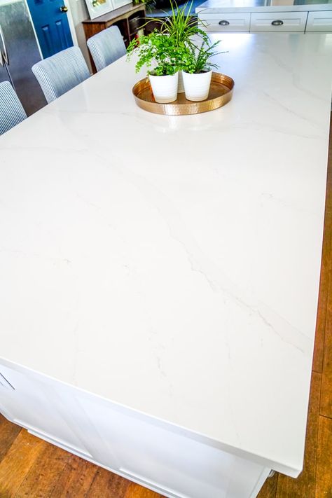 White Quartz Countertop Kitchen, Modern Farmhouse Style Kitchen, White Granite Colors, White Kitchen Countertops, White Quartz Countertops, White Quartz Counter, Outdoor Kitchen Countertops, Classic White Kitchen, Quartz Kitchen Countertops