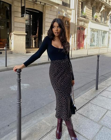 La Parisienne Stylée on Instagram: "à Paris 🤎✨ @cha_trbls" Skandinavian Fashion, Stylish Work Attire, Business Casual Outfits For Work, Foto Poses, Elegante Casual, Paris Outfits, Looks Street Style, Stylish Work Outfits, Mode Inspo