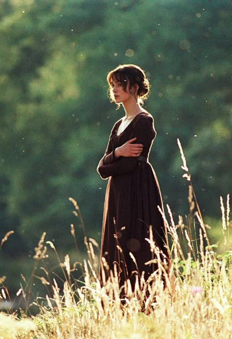 Pride & Prejudice (2005) dir. Joe Wright Most Ardently, Pride And Prejudice 2005, Illustration Manga, Pride Prejudice, Keira Knightley, Period Dramas, Pride And Prejudice, The Grass, Photo Reference