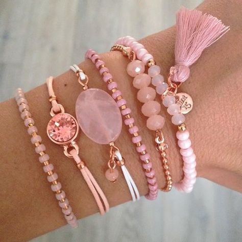 Pink bracelets with rosegold - Mint15 | www.mint15.nl: Pink Bracelets, قلادات متدلية, Diy Schmuck, Bracelet Crafts, Pink Bracelet, Bijoux Diy, Jewelry Projects, Jewelry Tutorials, Cute Jewelry