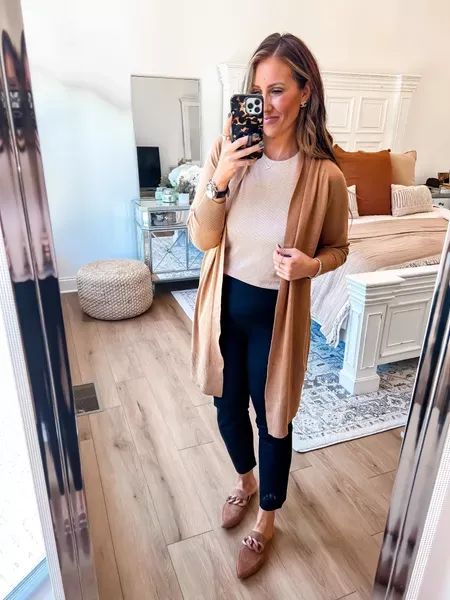 Business Casual Mules Outfit, Brown Mules Outfit Work, Black Mules Outfit Work, Teacher Cardigan Outfits, Black Cardigan Outfit Work, Brown Mules Outfit, Black Cardigan Outfit Casual, Outfits With Mules Flats, Black Mules Outfit