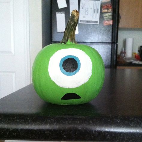 Mike Wazowski pumpkin :) Mike Wazowski Pumpkin Painting, Green Pumpkin Painting, Monster Ink Pumpkin Painting, Monster Inc Pumpkin Ideas, Green Pumpkin Painting Ideas, Mike Wazowski Pumpkin, Pumpkin Painting Party, Mike And Sulley, Creative Pumpkin Painting