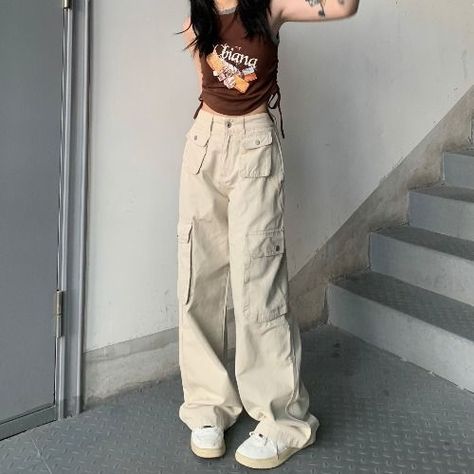 Cargo Pants Different Colors, Cargo High Waist Pants, Cargos High Waist, Cargo Pants Stylr, High Waisted Cargos, Cargo Pants High Waist, Cute Fits Cargo Pants, Wide Legged Cargo Pants, Cotton Cargo Pants Outfit