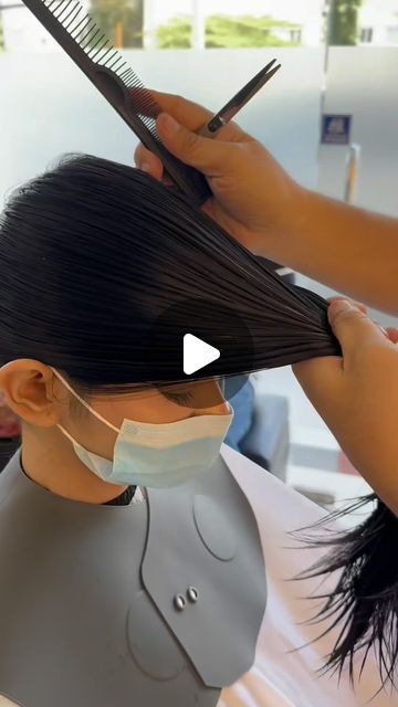 HECKTOR’S SALON on Instagram: "Simple Way To Cut Long Layers ✂️✔️ #haircut #hecktorsalon #hairstyle #longlayers #haircuttutorial" How To Cut Layers At Home, Long V Cut Hair With Layers, Leyera Haircut, How To Cut Long Hair At Home, Diy Long Layers Haircut At Home, Diy Layers In Hair At Home, Diy Long Layered Haircut, Diy Haircut At Home, Diy Layered Haircut