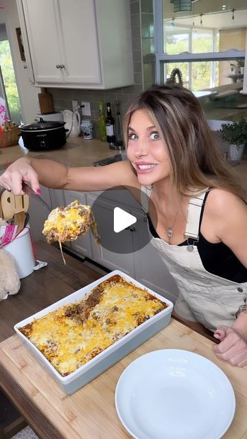 Super Easy Casserole Recipes, Enchirito Casserole, Easy Ground Beef Recipes For Dinner, Cheesy Meals, Ground Beef Taco Casserole, Super Easy Casseroles, Beef Enchilada Casserole, Easy Enchilada Casserole, Creamy Chicken And Dumplings