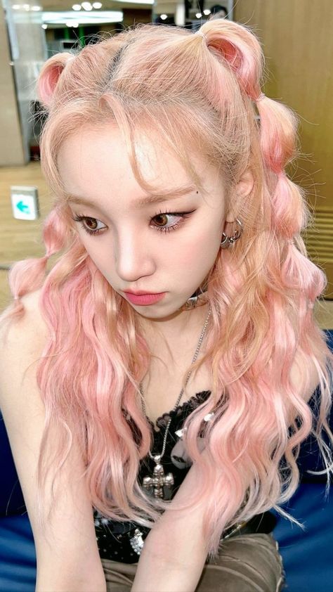 Kpop Idol Hair Inspiration, Hairstyle For Performance, Kpop High Ponytail, Txt Concert Hairstyles, Kpop Stage Hairstyle, K Pop Concert Hairstyles, K Pop Hairstyle, Stage Hairstyles Kpop, Hairstyles Kpop Female