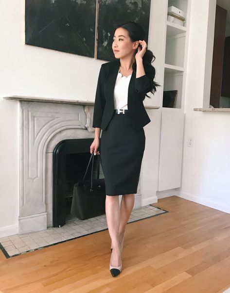 Stylish Black Pencil Skirt Outfit Ideas - Extra Petite Black Pencil Skirt Outfit, Black Pencil Skirts, Mock Trial, Pencil Skirt Outfit, Lawyer Outfits, Black Skirt Outfits, Skirt Diy, Professional Work Outfit, Skirt Outfit Ideas