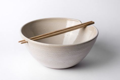 Handmade Ramen Bowl, Ramen Bowls Ceramic, Pottery Ramen Bowl, Ramen Bowl Design, Ramen Bowl Ceramic, Ceramic Ramen Bowl, Container Restaurant, Ramen Bowls, Ceramics Pottery Bowls