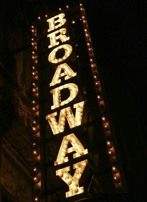 Broadway enseigne lumineuse Broadway Sign, Broadway Show, Broadway Plays, Theatre Life, Broadway Theatre, Greenwich Village, City That Never Sleeps, Broadway Musicals, I ❤ Ny