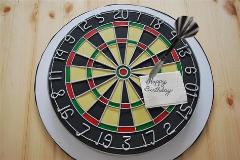 Dart Board Cake by Twisted Sugar, via Flickr Dart Board Cake, Dartboard Cake, Male Cakes, Groom Cakes, Birthday Cake Tutorial, Sports Cakes, New Birthday Cake, Cake Templates, Sport Cakes