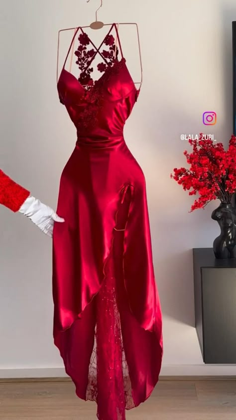 Beautiful Red Dress, Dress For Prom, Outfits Date, Red Dresses Classy, Gowns Short, Long Party Dress, Prom Dresses 2020, Prom 2023, Trending Colors